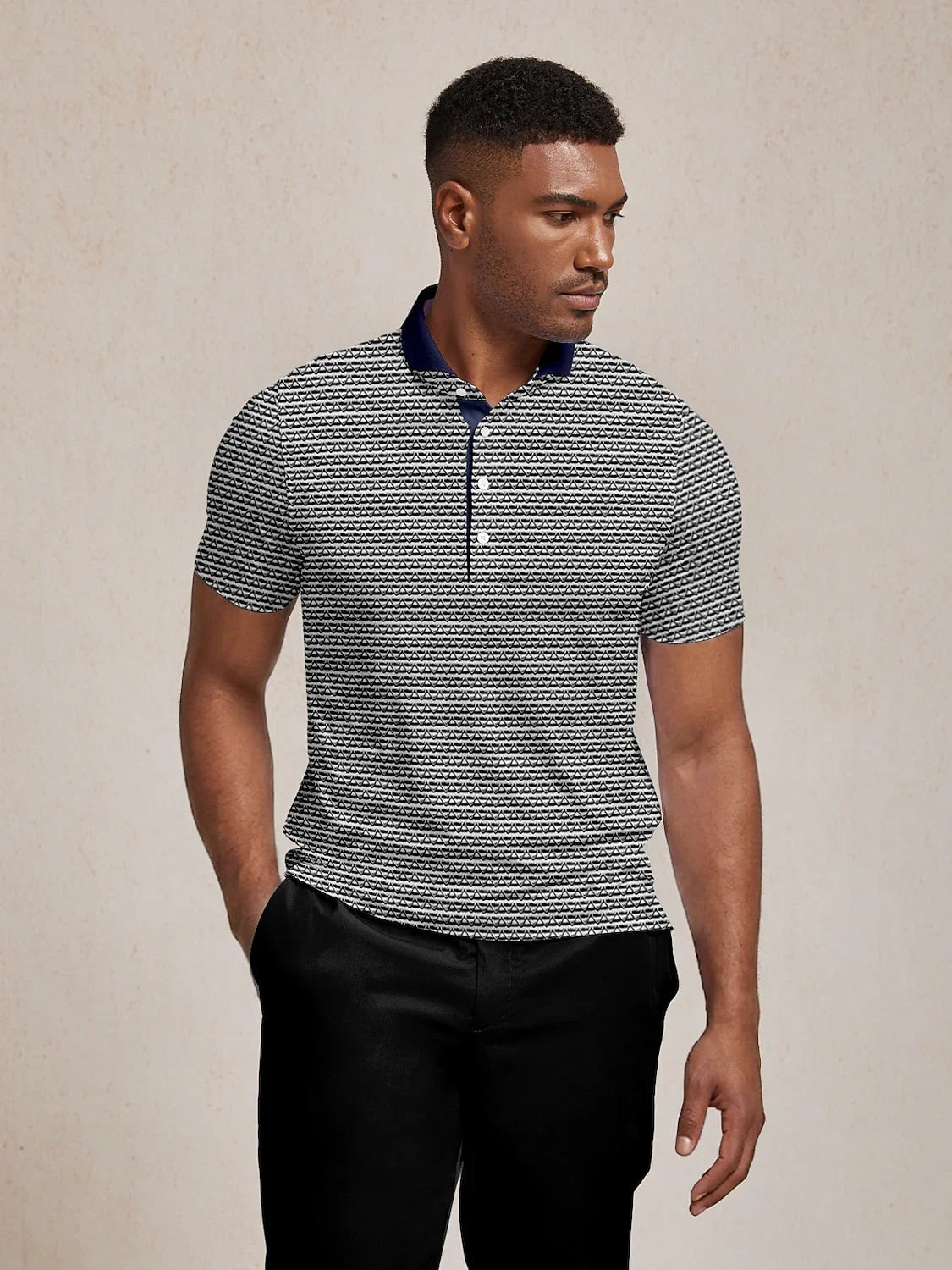 Nicht ganz klassisches geripptes Poloshirt für Herren UPF50+
